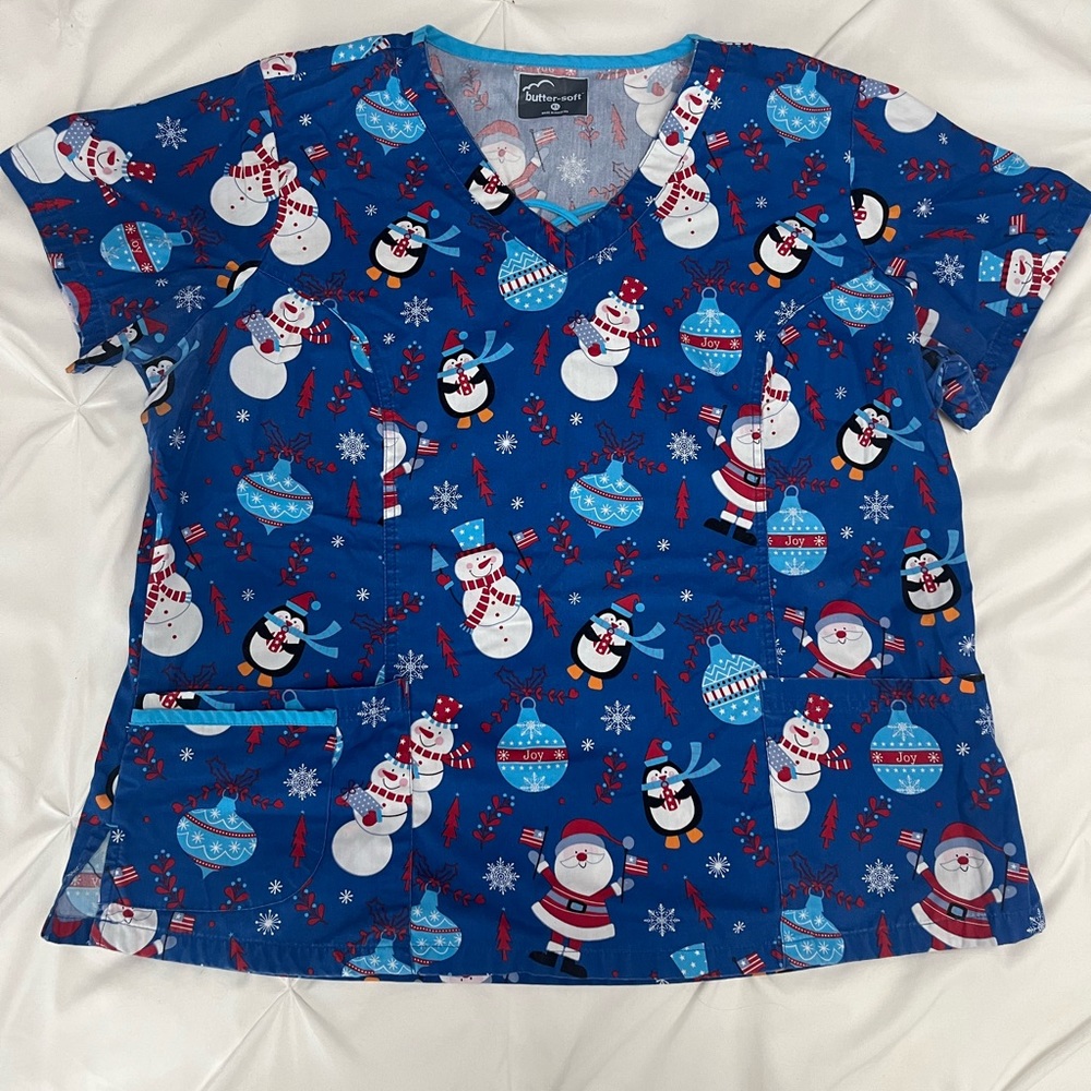 Butter-soft holiday scrub top size XL